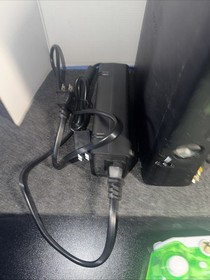 Microsoft XBox 360 S 320 GB Console Bundle w/ Games & Controller