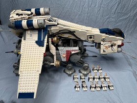 LEGO 10195 Star Wars Republic Dropship with AT-OT Walker Used 100% Complete