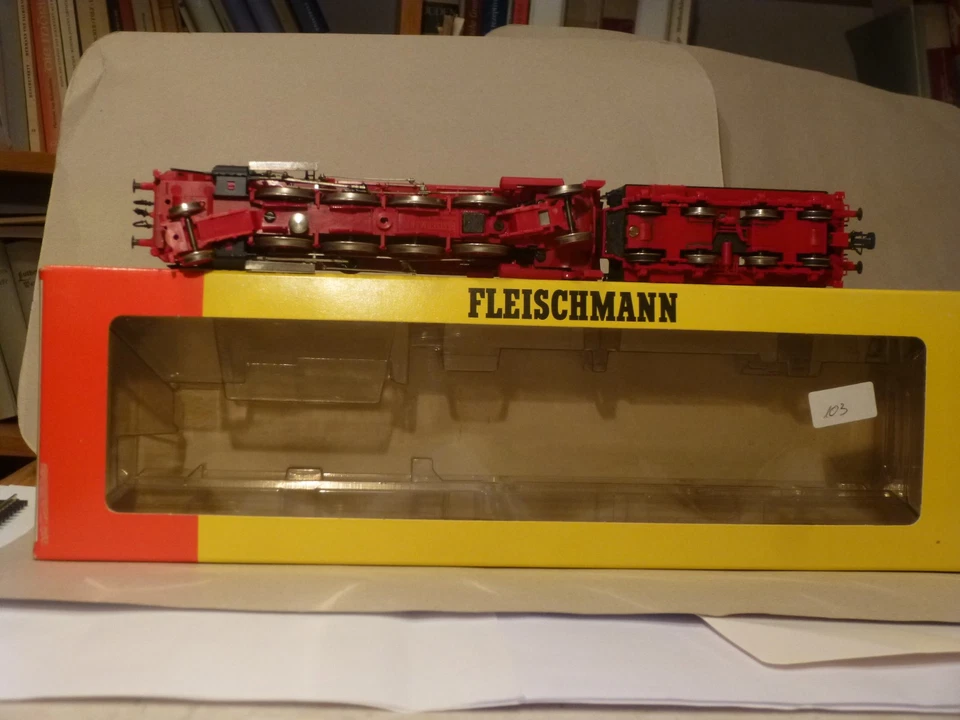 Fleischmann 4139 H0, Dampflok BR 39 der Reichsbahn in OVP, Gleichstrom analog - Bild 3 von 4