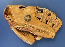 1970s  Spalding Carl Yastrzemski Model Fielders Glove • Used