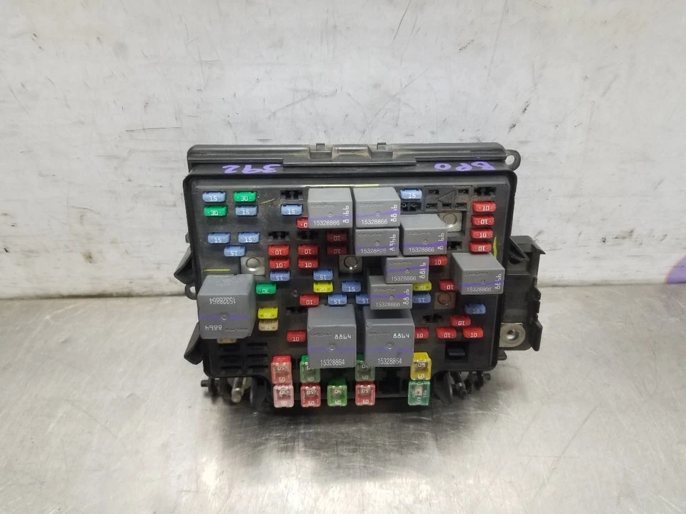 05 2005 GMC SIERRA 2500 LT 6.0L ENGINE FUSE BOX 1511561502 - Image 2 of 4