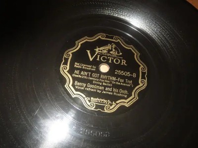 SCHELLACK Benny Goodman And His Orchestra This Years Kisses / He Aint Got Rhy