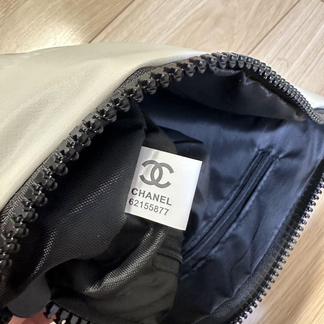 Chanel Beaute White Mini Pouch Makeup Cosmetic Bag Novelty