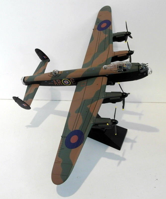 Corgi 1/72 AA32607 Avro Lancaster Mk1 W4783 460Sqn RAAF Breighton - image 3 of 4