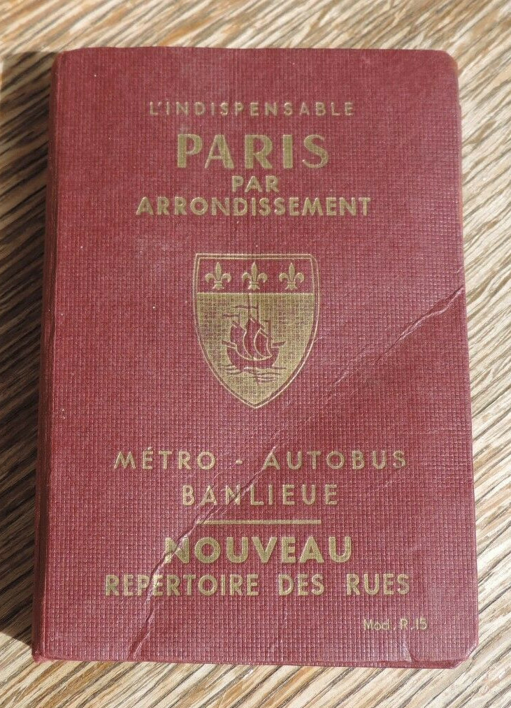 洋書 L'Indispensable Paris par Arrondissement L'indispensable Paris par Arrondissement Métro autobus banlieue +