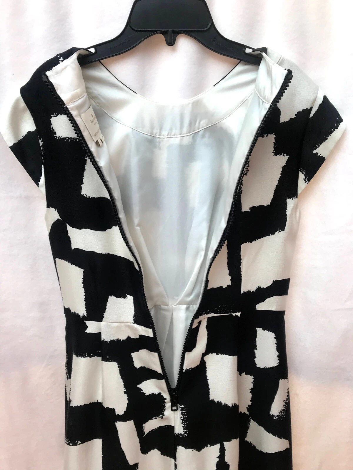 Abito di seta Kate Spade look per fodera argento bianco nero vestibilità e pieghe svasate taglia 4