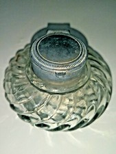 Ancien encrier, en verre moulé et métal, BACCARAT??