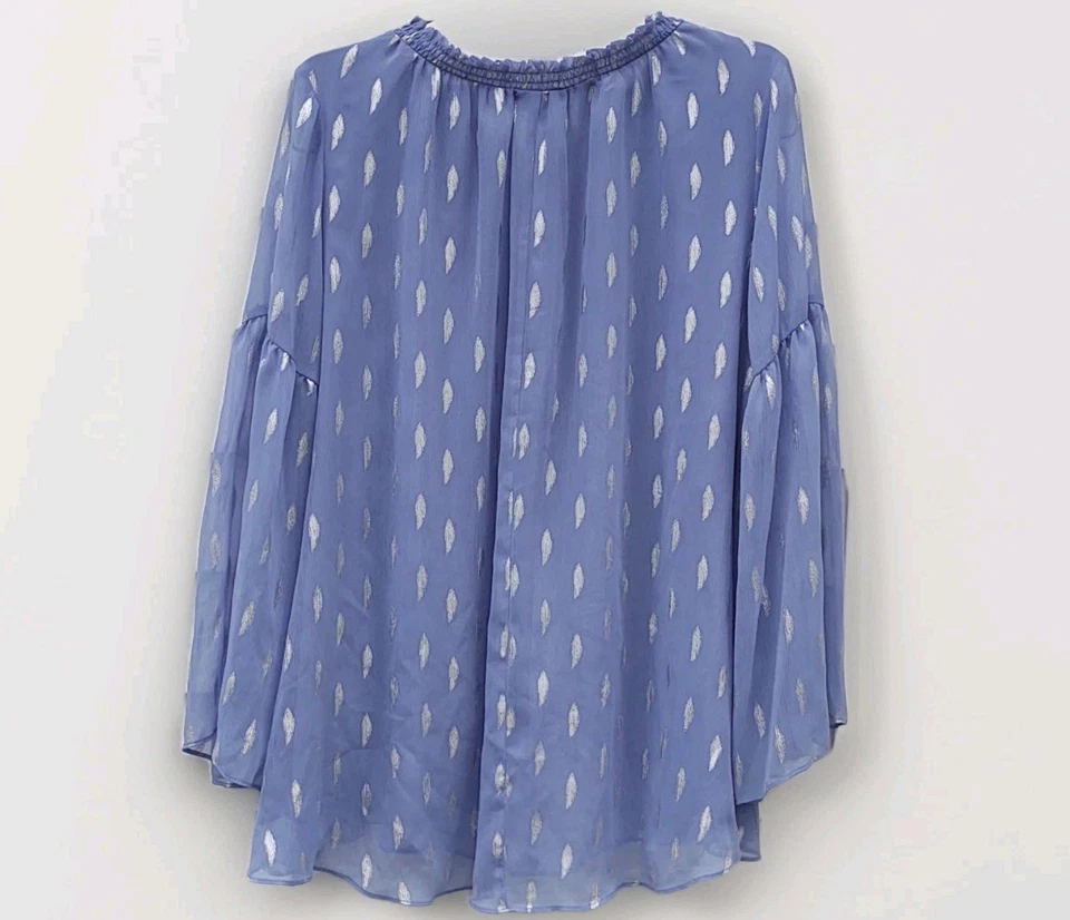 Blusa JENNIFER LOPEZ Azul Cielo y Plateada Mangas Campana Corbata Gasa Transparente Boho 1X Foto 2 de 4