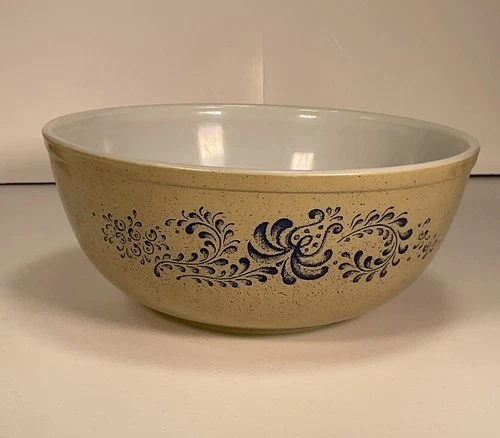 Vintage Pyrex Homestead Blue Beige 404 ,Mixing 4 QT Nesting Bowl No Fading.