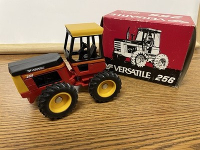 1/32 Versatile 256 4WD Bi-Directional Tractor, Candy Stripe, Scale Models 340