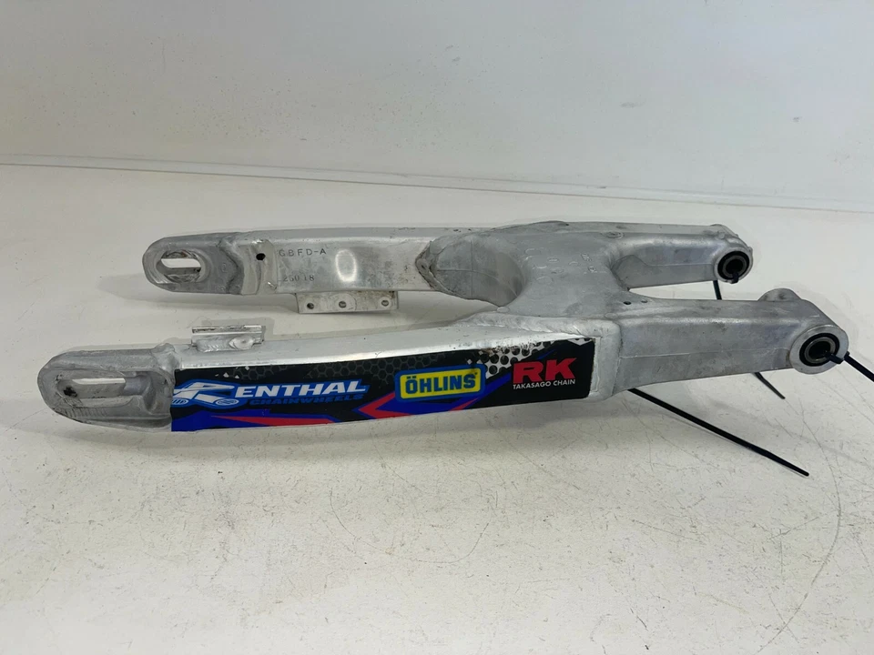 Honda CR80R 2002 98-07 OEM brazo trasero brazo oscilante suspensión soporte de rueda Foto 2 de 4
