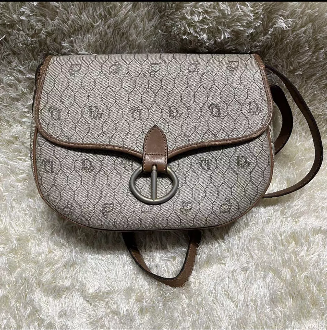 Sac bandoulière Christian Dior motif nid d'abeille 76