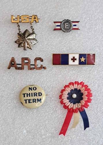 WWII US Collectable Pins Lot of 6 A.R.C, Navy, Army, Political, Mothers Victory - Picture 2 of 14