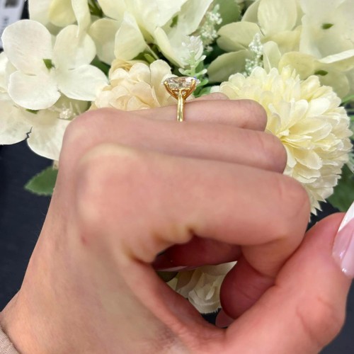 IGI 2.00Ct E/VS Lab-Grown Oval Diamond Solitaire Engagement Ring 18k Yellow Gold - Picture 4 of 12