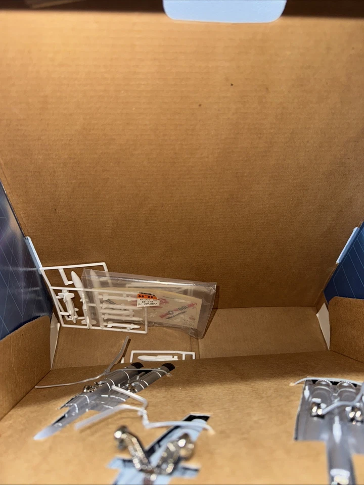 DE COLECCIÓN 1987 ERTL FORCE ONE FIGHTER SQUADRON DIECAST USAF F-14, F-15, F-16 NUEVO EN CAJA Foto 3 de 4