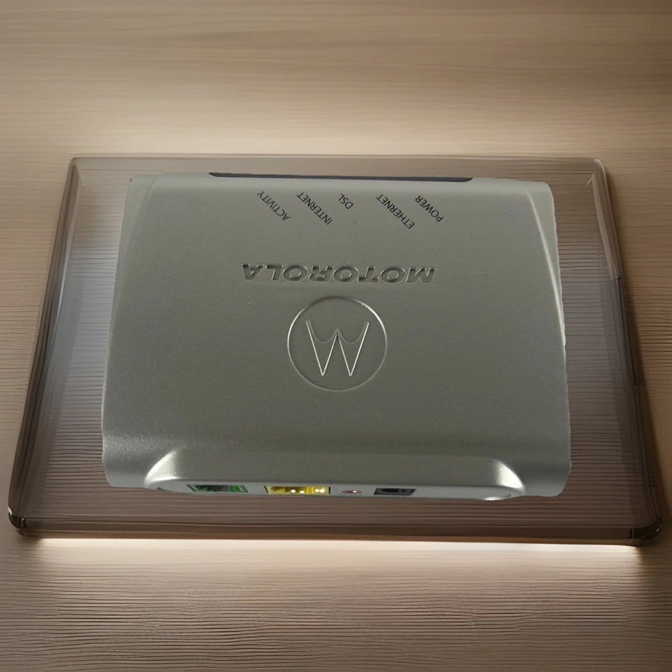 Módem Ethernet Motorola DSL modelo 2210-02-1006 encendido Foto 3 de 4