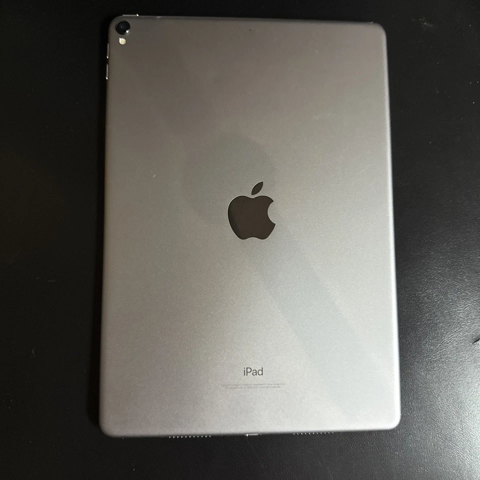 Apple iPad Pro 10.5 Wi-Fi | 64 GB Gris iOS 17.7.6 Foto 3 de 4