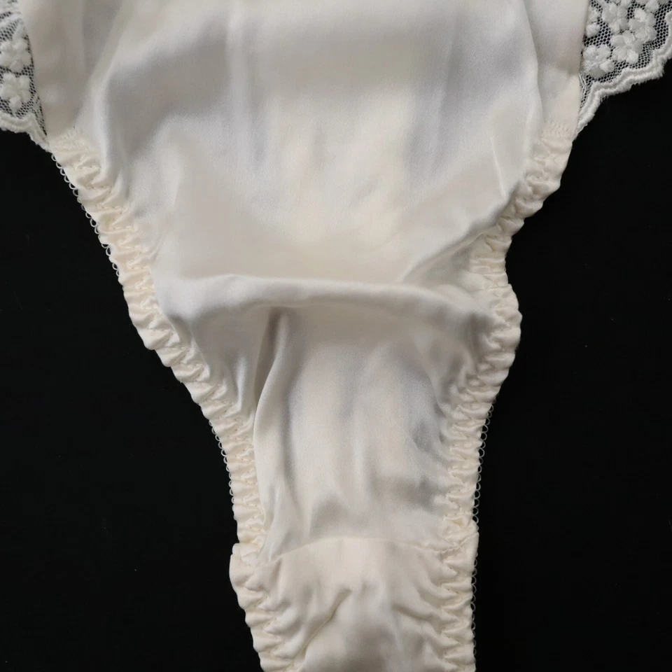 NEW Victoria's Secret VTG 90s 100% Silk Ruffle Thong Panties MEDIUM - Image 3 of 4