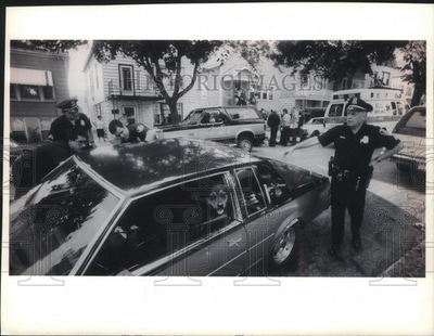#ad #ad 1993 Press Photo Milwaukee Police try removing a dog from car. mjb43489 $23.88