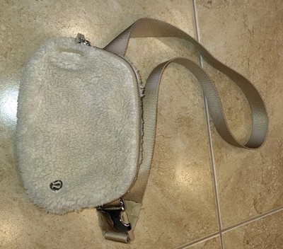 Lululemon Everywhere Natural Ivory Trench Crossbody Belt Bag 1L Fall Winter Look