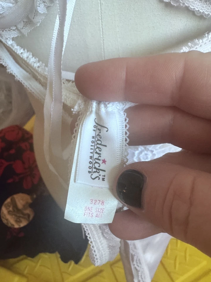 Sujetador de copa abierta Frederick's of Hollywood de colección años 80 nuevo con etiquetas y bragas de tanga blanca OSFA Foto 4 de 4