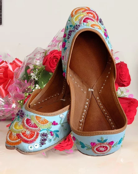 Female jutti outlet