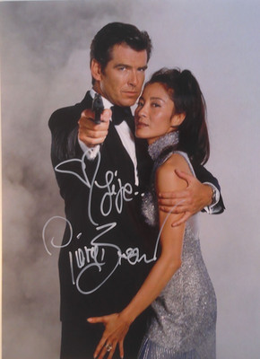 Pierce Brosnan orig. Autogramm  JAMES BOND 007 20x25 mit Michelle Yeoh TND