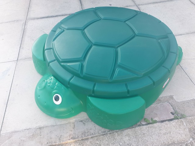 turtle sandpit with lid