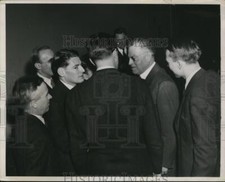 1940 Press Photo Sen. Warren R.Austin of Vermont interviewed by Reporters