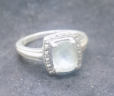 STERLING SILVER RING WITH PALE GREEN STONE - SIZE 9 514 