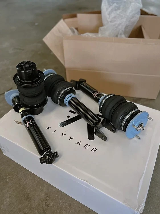 Kits de suspensión neumática delantera Airlift Performance para Lexus IS250 / IS300H # 78567 Foto 2 de 2