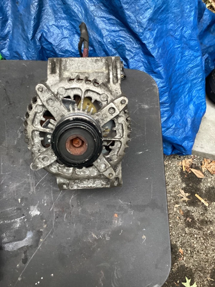 Chrysler 300C 2008 alternador 5,7 L Foto 3 de 4