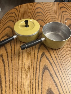vintage Sears mustard yellow aluminum saucepan w/lid.  1.5 & 2 qt made in USA.