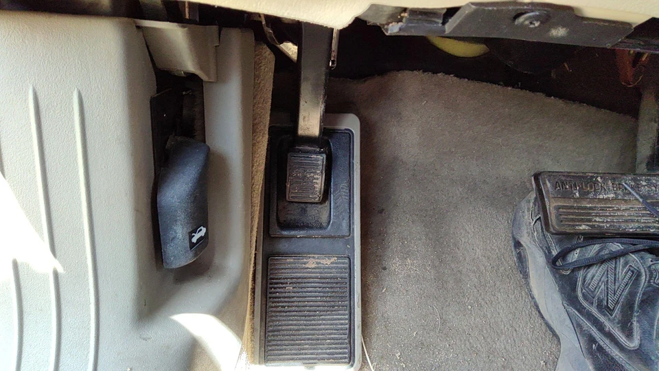 Conjunto de pedal de freno de estacionamiento Cadillac Seville 1999 unidad de emergencia completa OEM Foto 2 de 4