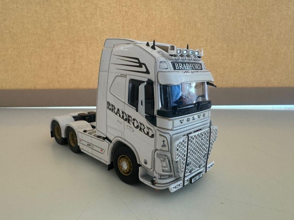 Tekno truck models, Volvo FH04 Glob. XL 6X4, CHRIS BRADFORD Tekno truck models, Volvo FH04 Glob. XL 6X4, CHRIS BRADFORD