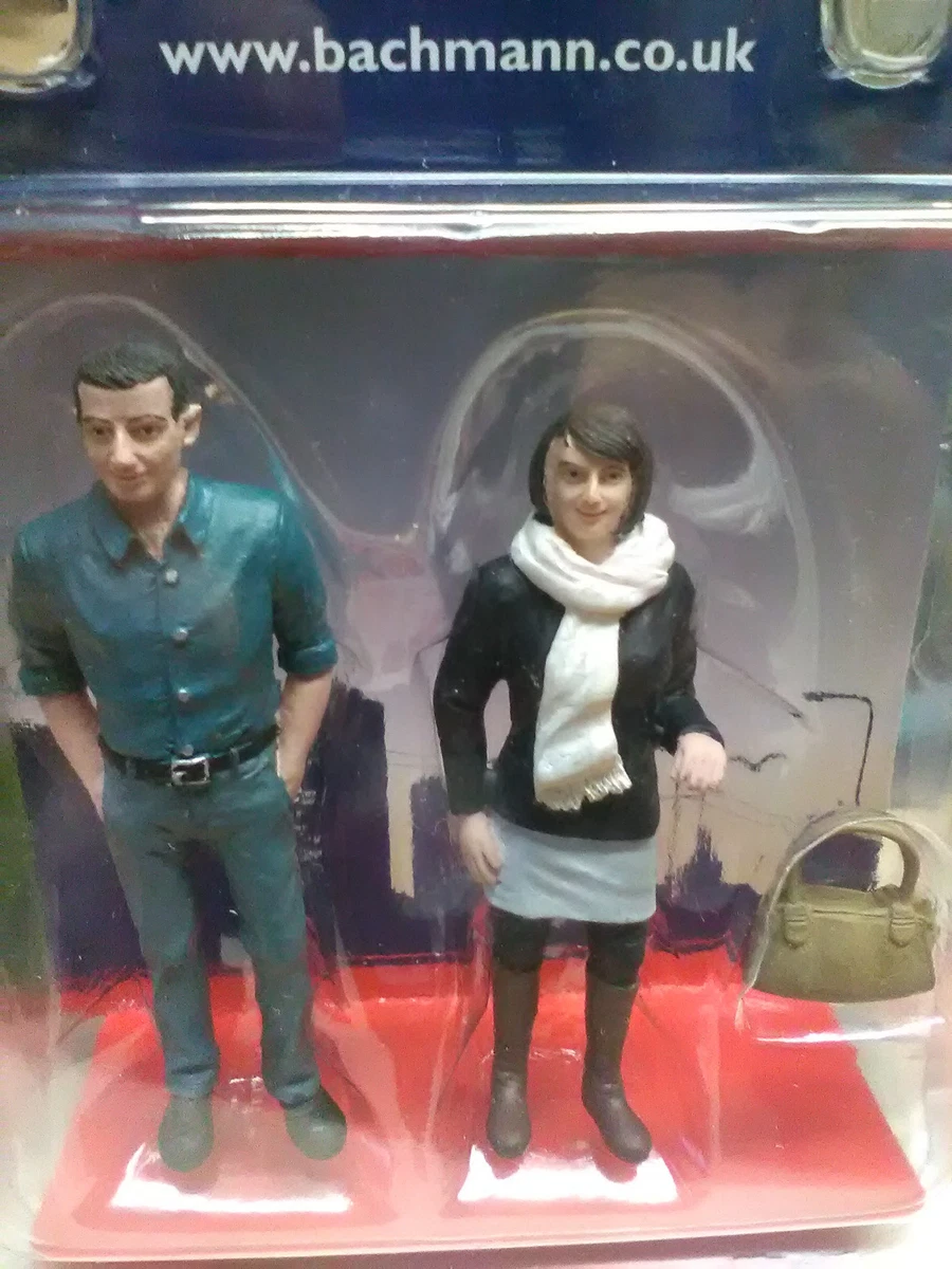 Bachmann 22 178 G scale figures Standing Couple BNIB