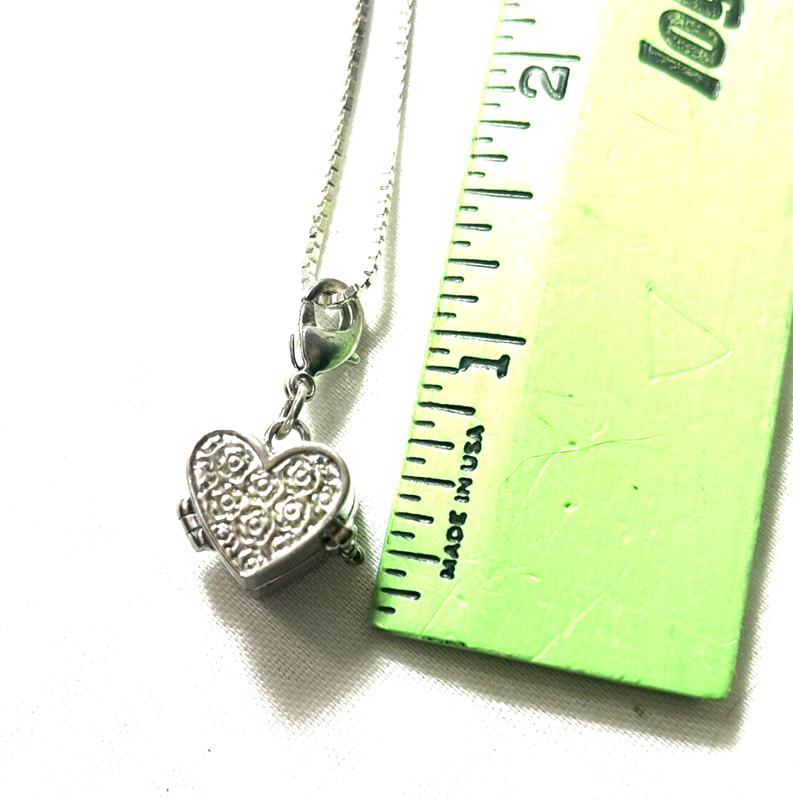 PRETTY SILVERTONE HEART PENDANT NECKLACE, HEART OPENS! 16 INCHES
