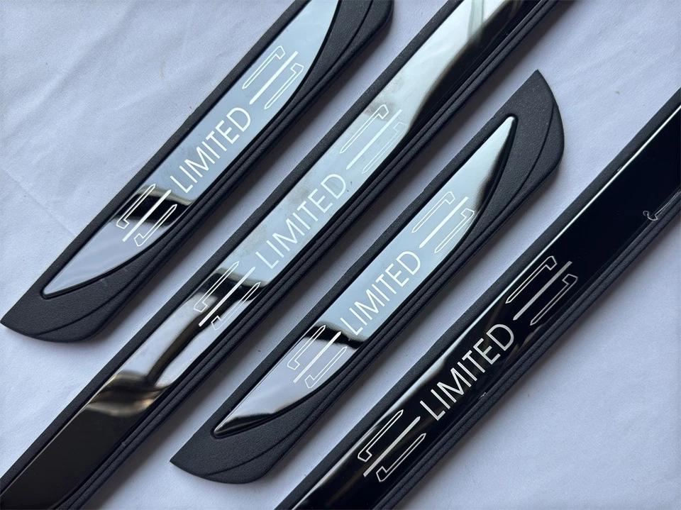 Protector de placa de desgaste de umbral de puerta de coche deportivo de acero X4 para Subaru Crosstrek Limited Foto 4 de 4