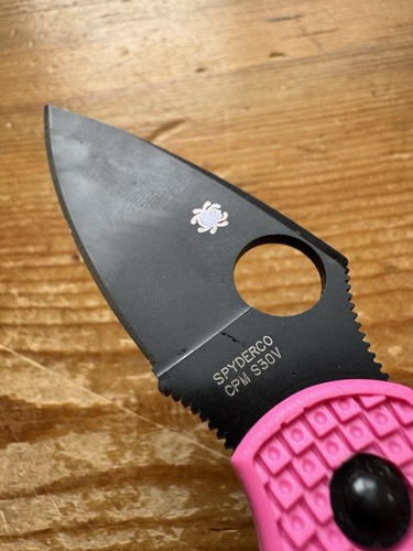Spyderco Knives Dragonfly 2 Lockback Pink Black S30V C28FPPNS30VBK2 - Picture 4 of 12
