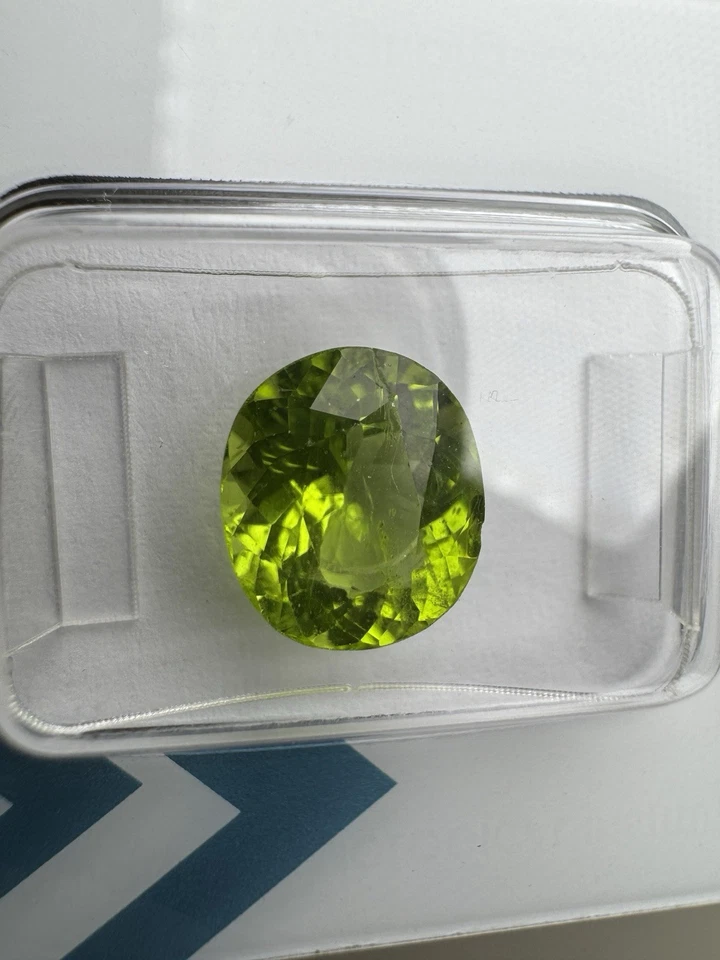 Peridot 3,72kt. | Top Farbe mit offiziellen IGI-Zertifikat, Wertanlage, Schmuck  - Bild 4 von 4