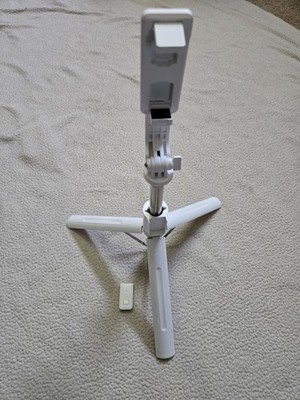 Keke ANXST01 White Bluetooth Tripod Selfie Stick - Used Good