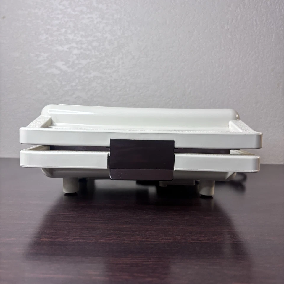 Gofrera belga crujiente Oster Gold N de colección 712-06A probada y funciona muy bien. Foto 3 de 4