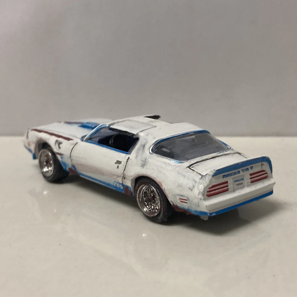 ИНДИВИДУАЛЬНЫЙ Greenlight 1/64 Выветренный Амбар Находка Белый 1978 Pontiac Firebird - Изображение 4 из 4
