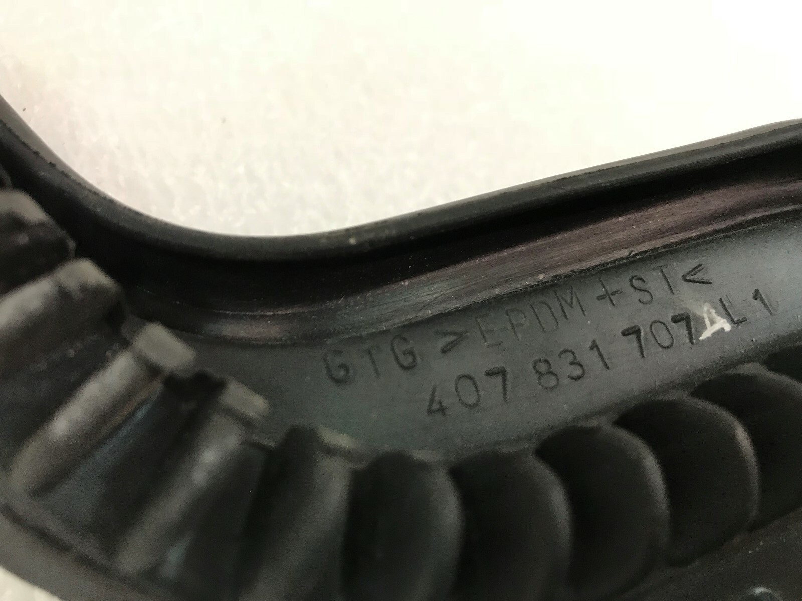 LAMBORGHINI GALLARDO SPYDER DRIVER DOOR SEAL GASKET RUBBER SEAL OEM 407831707A