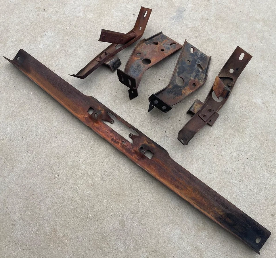 KIT DE SUPORTES DE SUPORTE DE MONTAGEM PARA-CHOQUE TRASEIRO FORD THUNDERBIRD 967-1971 FABRICANTE DE EQUIPAMENTO ORIGINAL - Imagem 4 de 4