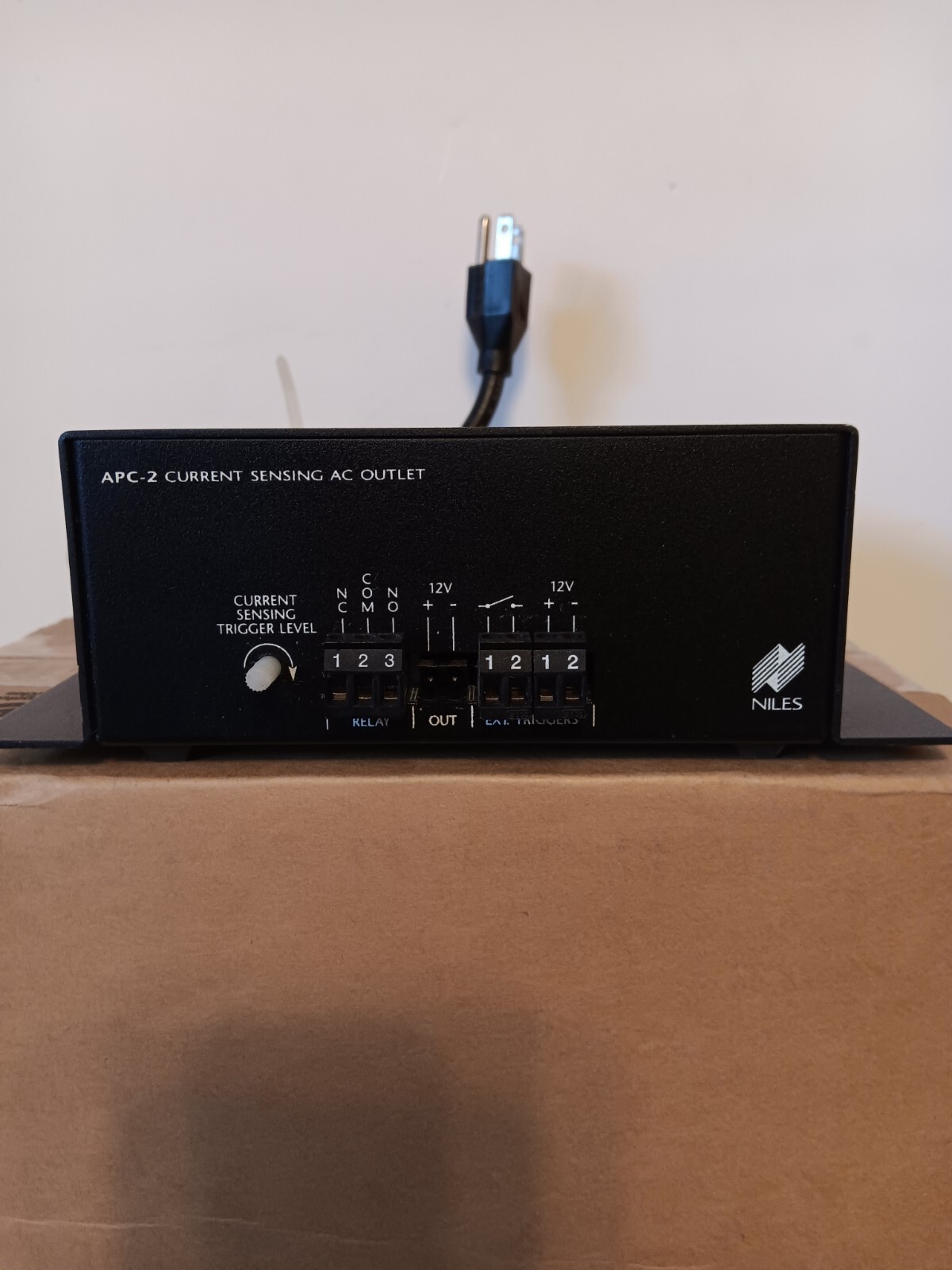 Niles Audio APC-2 Current-Sensing Outlet Switcher (Tested)