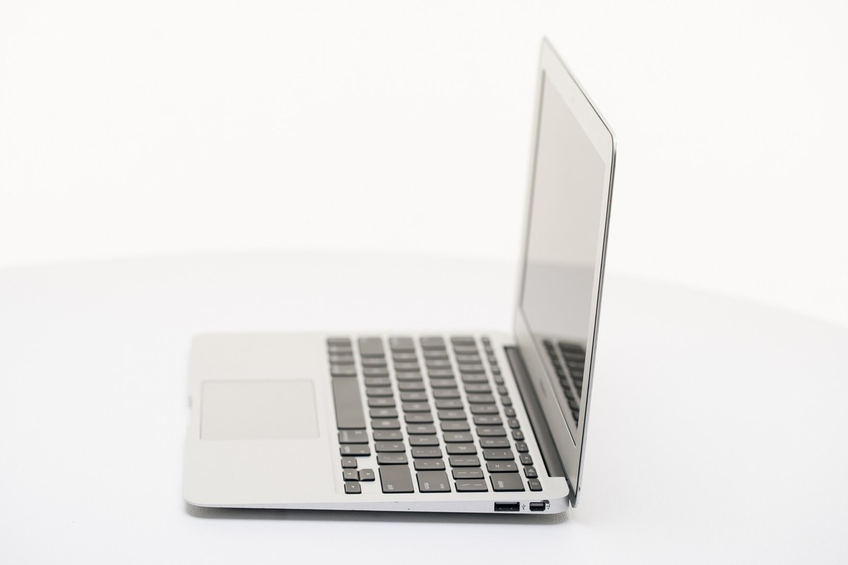 a*マ様 macbook air A1370 11インチ（Mid 2011） Macbook Air 11 Inch | Core i7 (1.8 GHz) | 2011 Specs (Core