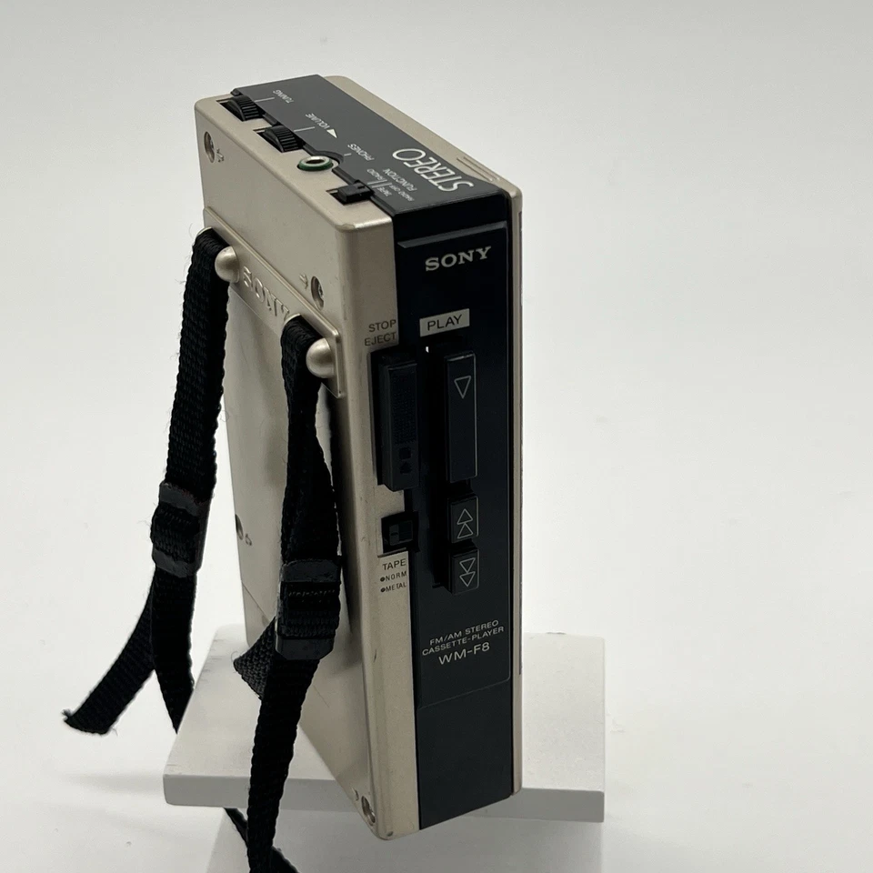 CASSETTE ESTÉREO VINTAGE SONY WALKMAN WM-F8 FM/AM PROBADO ~FUNCIONA ~TAL CUAL * LEER * Foto 3 de 4
