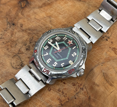 Wostok Komandirskie russische Armbanduhr mechanisch 17 Steine Datum 39mm