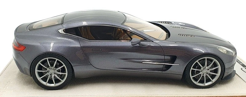 Tecnomodel 1/18 Scale T18-MI01U - Aston Martin One 77 2010 - Tungsten Silver - Image 4 of 4